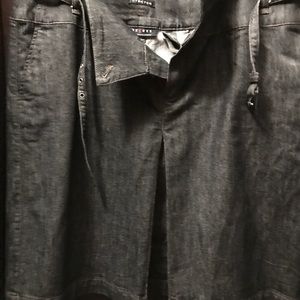 Jean skirt with pleat and side pockets